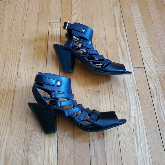 Gladiator strap heeled sandal - Picture 5 of 6